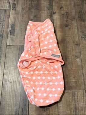 SwaddleMe Pink White Pattern Baby Swaddle size S-M